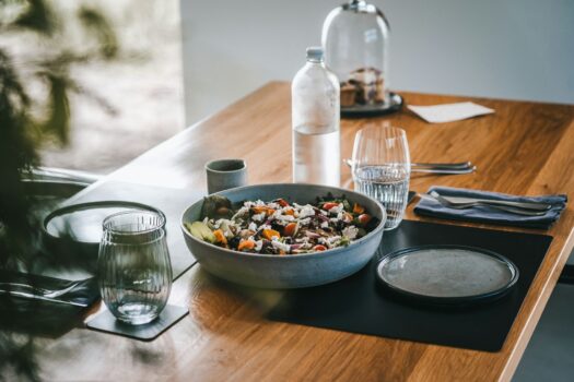 Llevar una buena alimentación para tener una vida saludable.